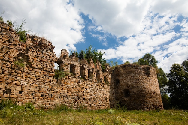 As ruínas de um antigo castelo