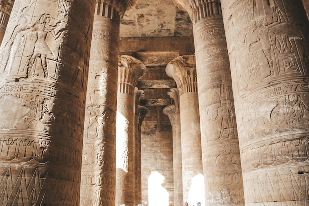 As ruínas do antigo templo de Horus em Edfu Egito