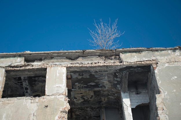 As ruínas do edifício destruído na região de Syzran Rússia