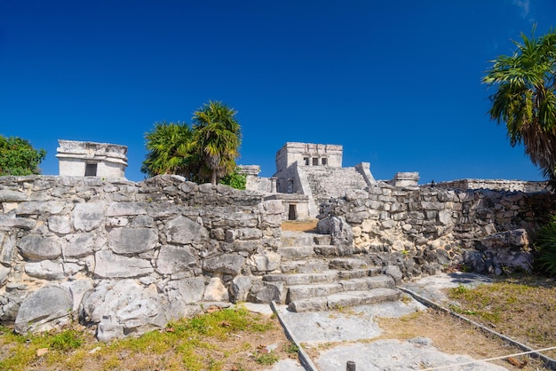 As ruínas maias do castelo em Tulum Riviera Maya Yucatan Mar do Caribe México