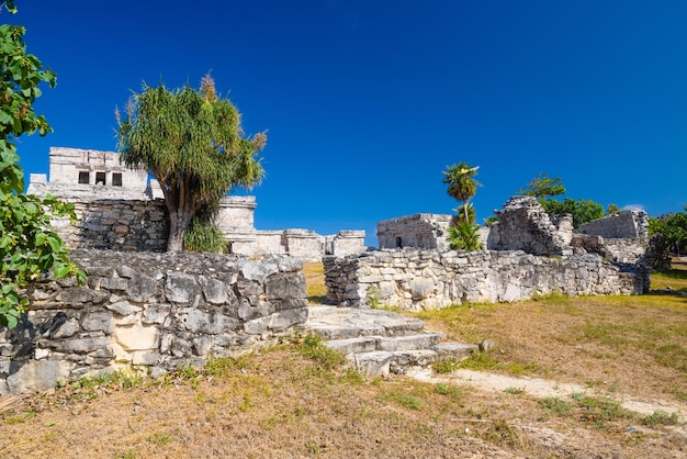 As ruínas maias do castelo em Tulum Riviera Maya Yucatan Mar do Caribe México