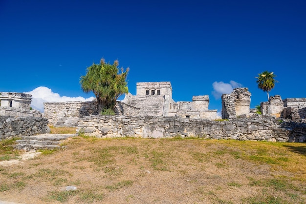 As ruínas maias do castelo em Tulum Riviera Maya Yucatan Mar do Caribe México