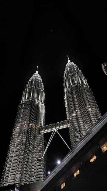 As Torres Petronas são um dos principais marcos de Kuala Lumpur