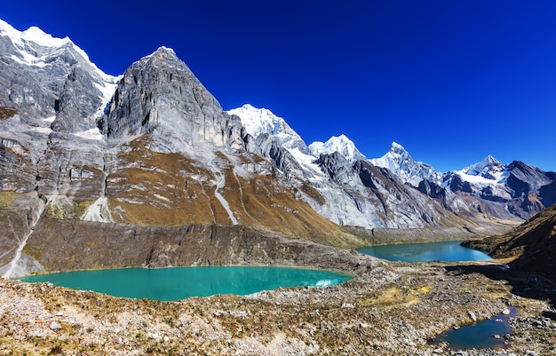 As três lagoas da cordilheira huayhuash, peru