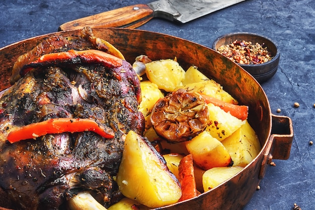 Asado de cordero en la sartén