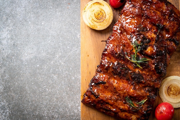 asado a la parrilla costillas de cerdo