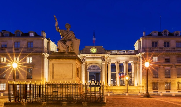 La Asamblea Nacional Francesa en la noche París Francia