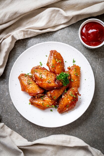 asas de frango de churrasco com gergelim branco