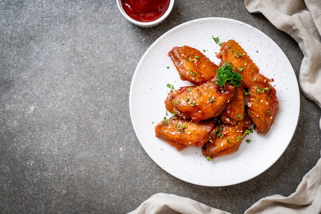 asas de frango de churrasco com gergelim branco