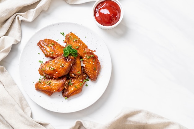 asas de frango de churrasco com gergelim branco