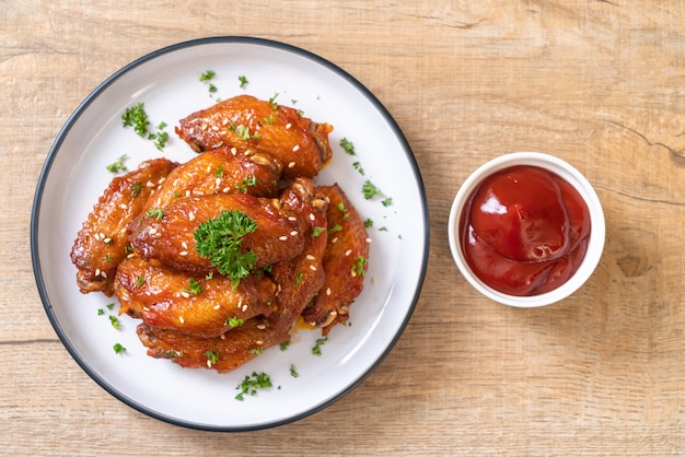 asas de frango de churrasco com gergelim branco