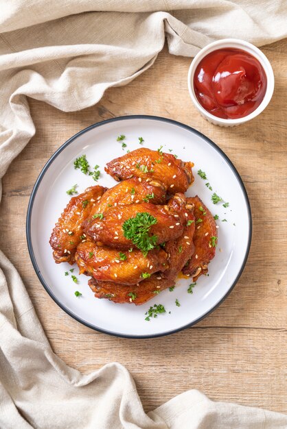 asas de frango de churrasco com gergelim branco