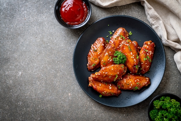 asas de frango de churrasco com gergelim branco