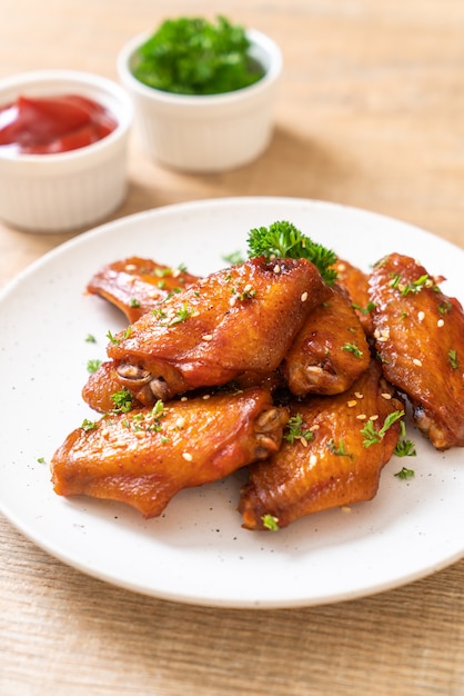 asas de frango de churrasco com gergelim branco