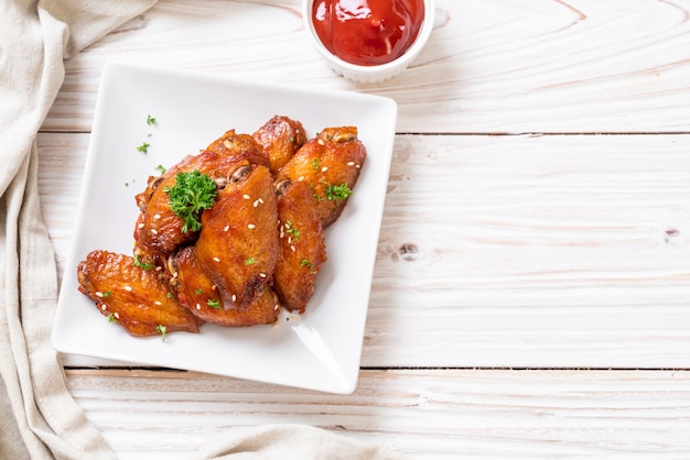 asas de frango de churrasco com gergelim branco