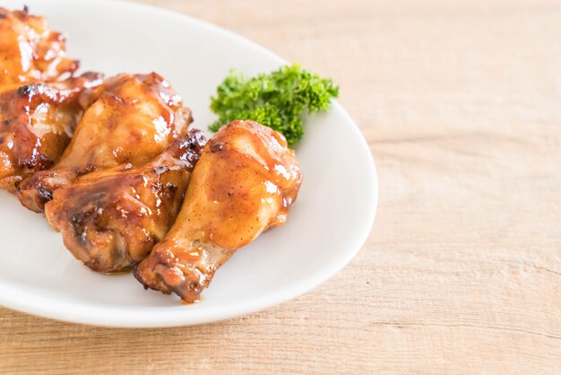 fígado de frango frito com cebola ao molho de vinho e alecrim 13944189 Foto  de stock no Vecteezy