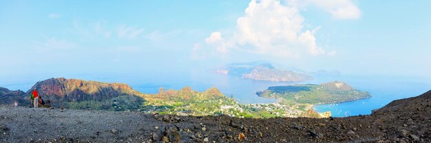 Ascensão à cratera da fossa de vulcano