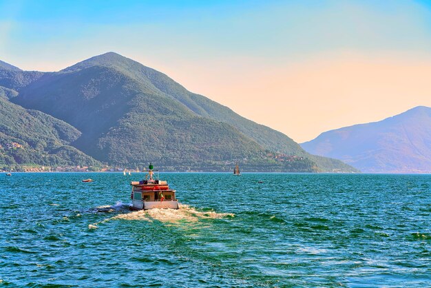 Ascona, Schweiz - 23. August 2016: Personenfähre im luxuriösen Resort in Ascona am Lago Maggiore im Kanton Tessin in der Schweiz.