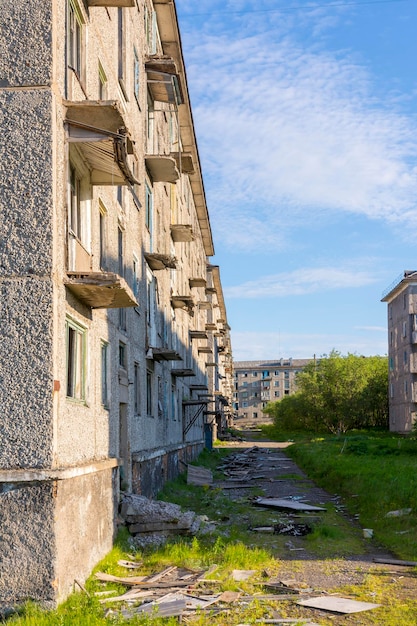 Un asentamiento abandonado en el norte. Sovetsky, Vorkuta, Rusia. Casa vacía