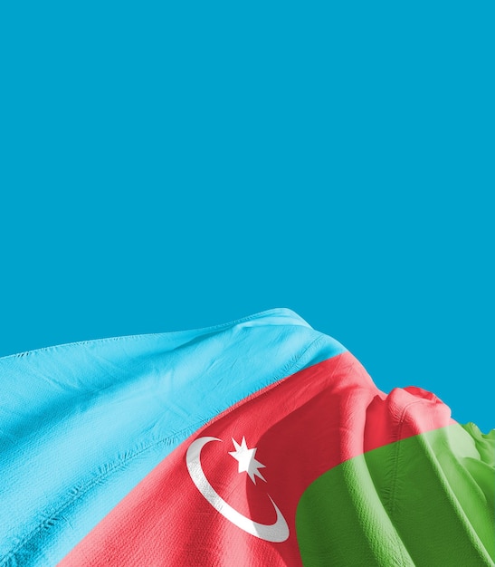 Aserbaidschan schwenkende Flagge auf blauem Hintergrund