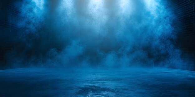 Asfalto oscuro y húmedo de la calle reflejos de rayos en el agua Abstracto humo de fondo azul oscuro