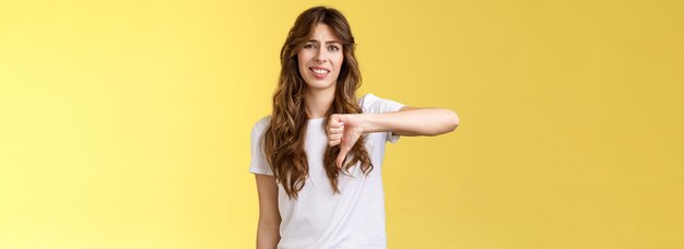 Foto así que cojo perdedor ignorante esnob buena mujer dar su propio juicio opinión negativa persona en desacuerdo