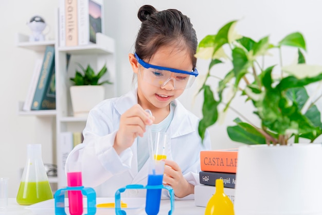 Asia niña ciencia