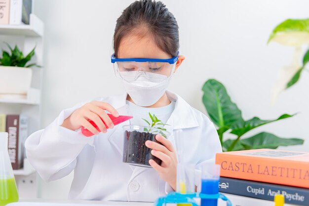 Foto asia niña ciencia