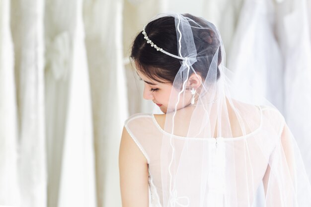 Asiático, retrato, de, cute, senhora, sorrindo, feliz, desgastar, vestido casamento