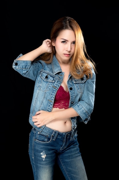 Asiatin sexy in Jeans.