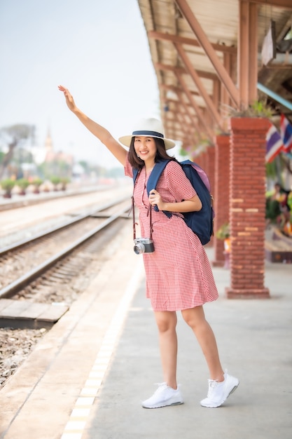 Asiatintouristen am Bahnhof.