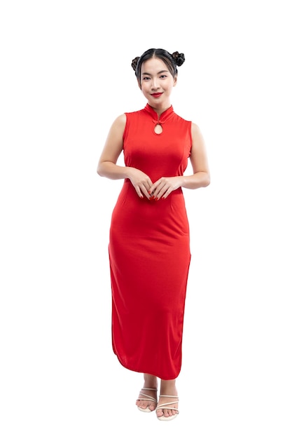 Asiatische Chinesin in einem Cheongsam-Kleid stehend