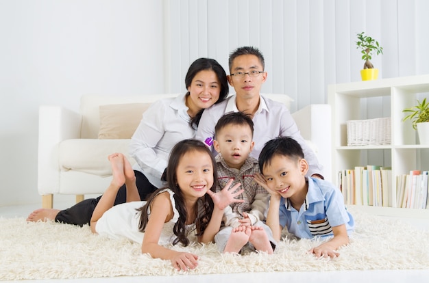 Asiatische Familie