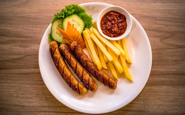 asiatische Fast Food würzig gegrillte Wurst und Gemüse in Kathmandu Nepal