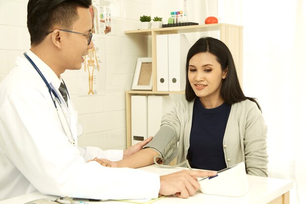 Asiatische Frauen Gesundheitscheck