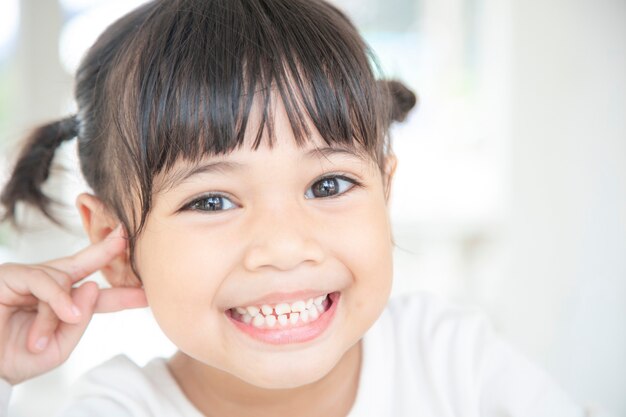 Asiatische Kinder Mädchen Glück und Lächeln