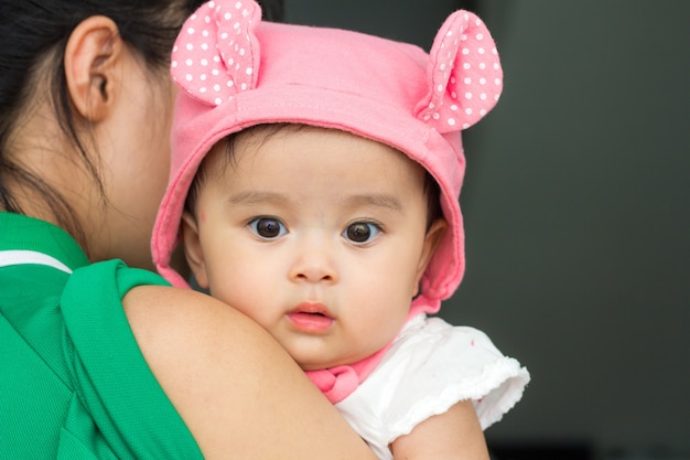 Foto asiatisches mädchen lächelt