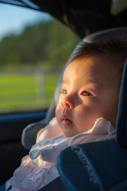 asiento para niños y bebé y puesta de sol