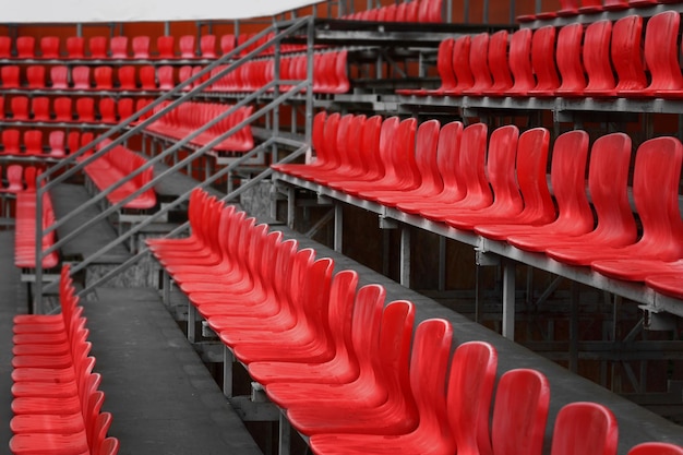 Asientos rojos del estadio