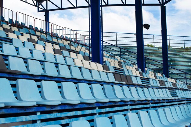 Foto asientos vacíos en el estadio