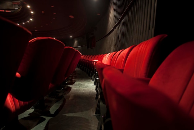 Foto asientos vacíos en el teatro