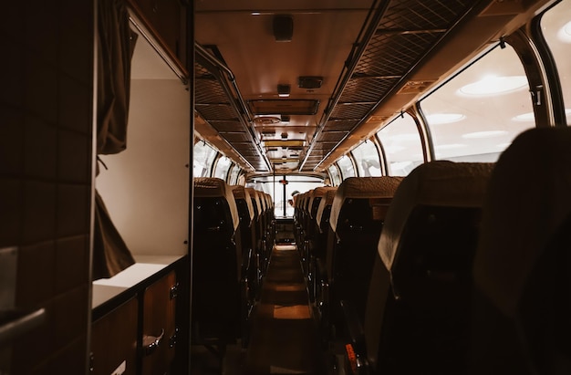 Asientos vacíos en el tren