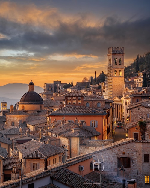 Foto asís, italia, techo de la colina, horizonte de la ciudad vieja