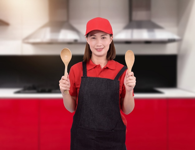 Foto asistente de cocinera o ama de casa