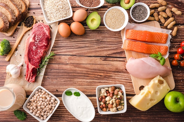 Asortimento de fuentes de proteínas saludables y alimentos para la construcción del cuerpo Concepto de dieta