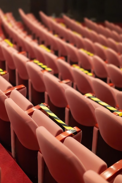 Assentos vazios no teatro