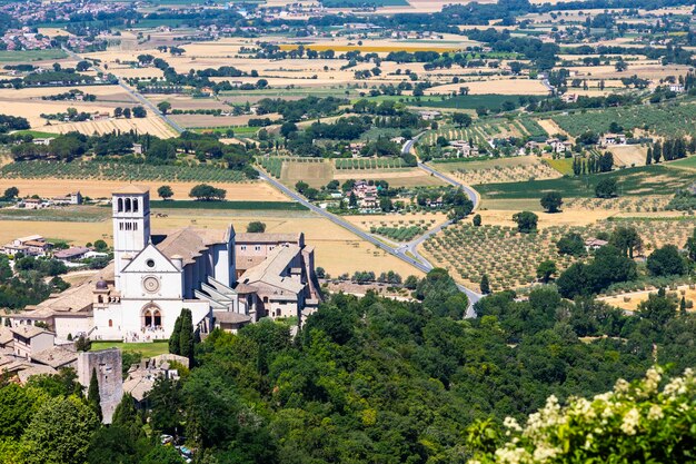 Assisi-Dorf in der Region Umbrien Italien Die Stadt ist berühmt für die wichtigste italienische Basilika, die dem heiligen Franziskus San Francesco gewidmet ist