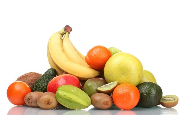 Assortimento de frutas exóticas isoladas em branco
