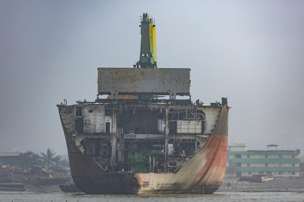 Foto el astillero de desguace de barcos en chittagong, bangladesh