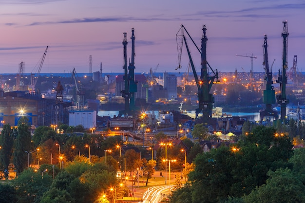 Astillero de Gdansk en la noche, Polonia